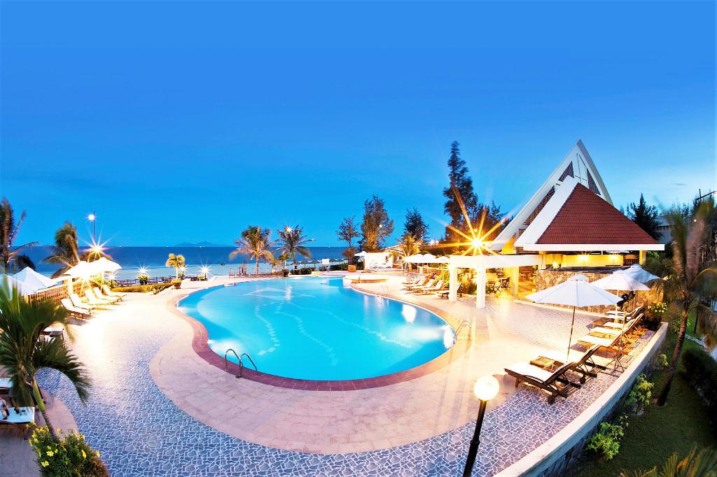 Centara-Sandy-Beach-Resort-Da-Nang3