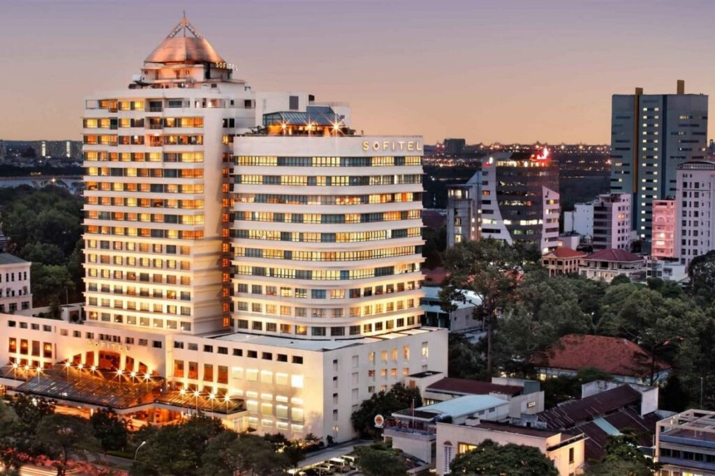 gia-phong-khach-san-sofitel-saigon-plaza